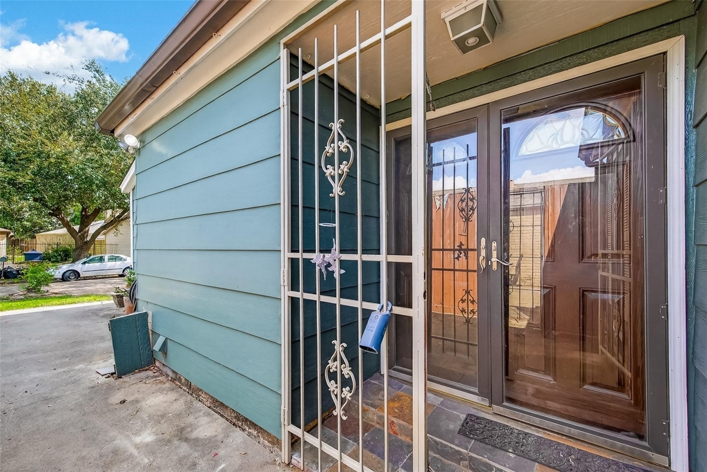 11331 Oakcenter Drive - Photo 2