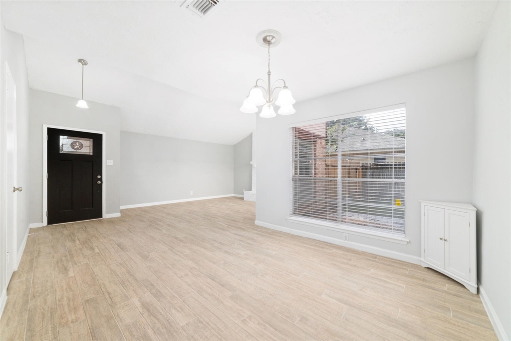 10522 Northview Drive - Photo 4