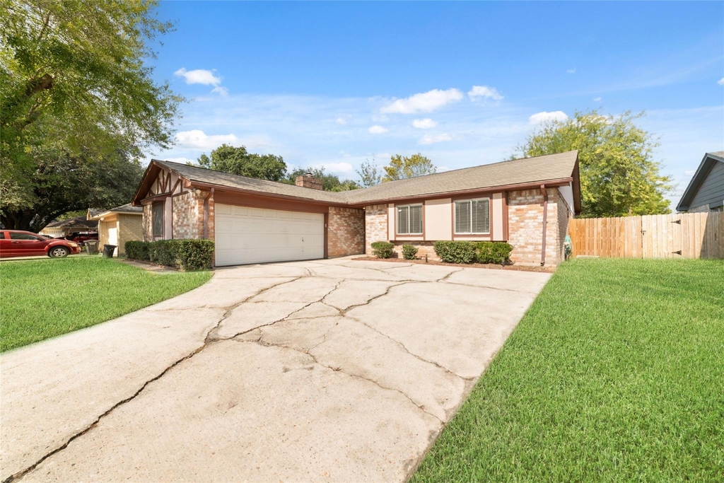 10522 Northview Drive - Photo 1