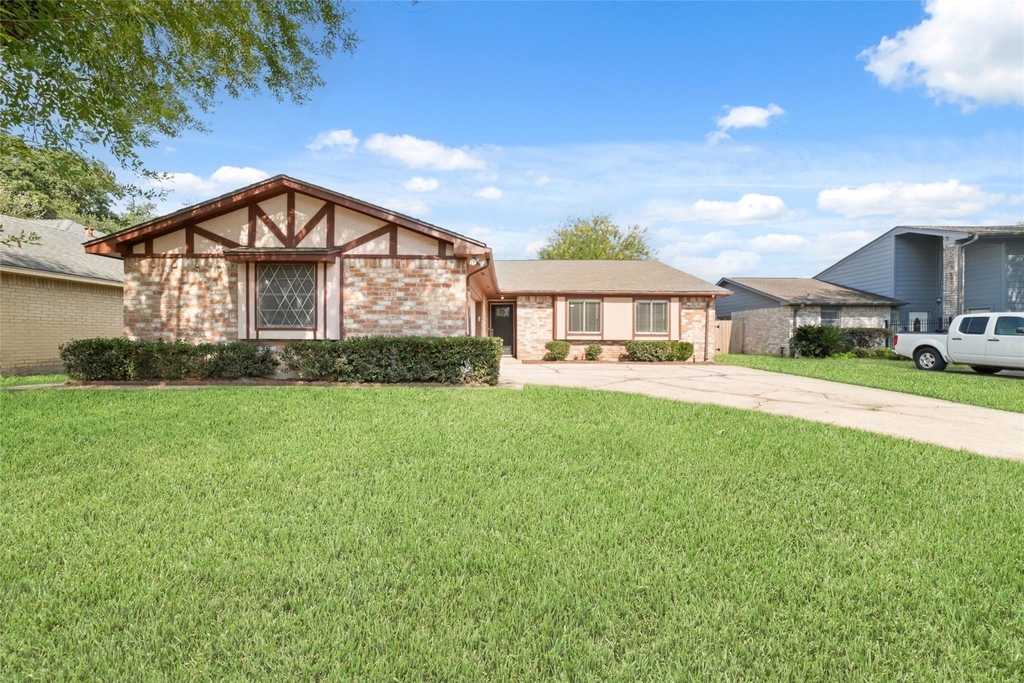 10522 Northview Drive - Photo 0