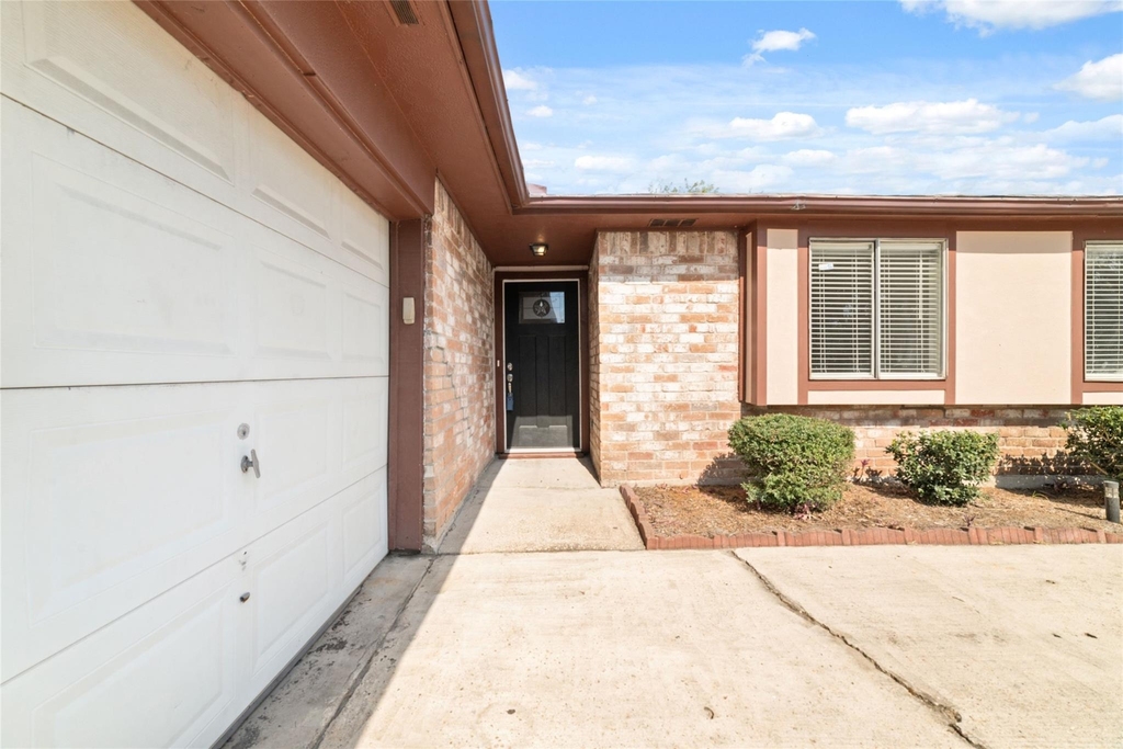 10522 Northview Drive - Photo 2
