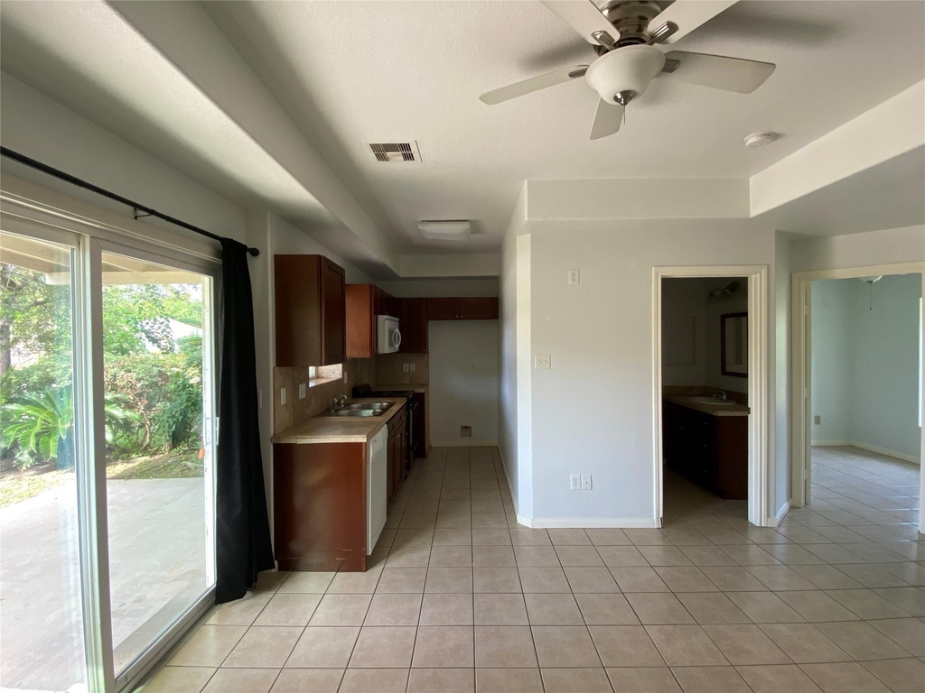 3815 Putnam Drive - Photo 5