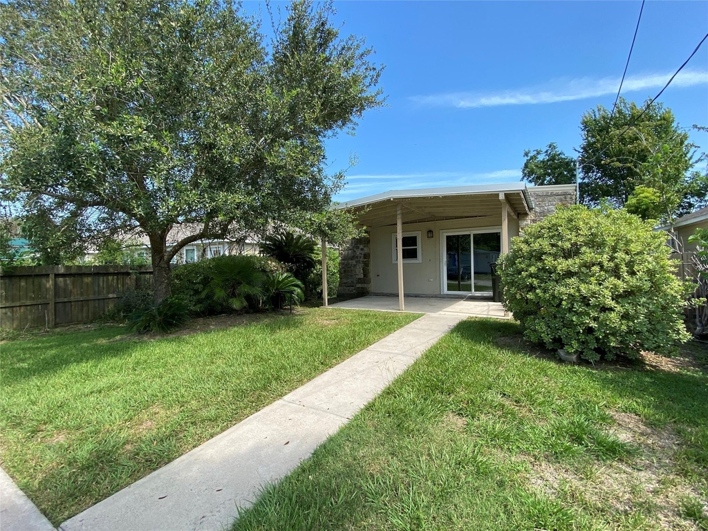 3815 Putnam Drive - Photo 0