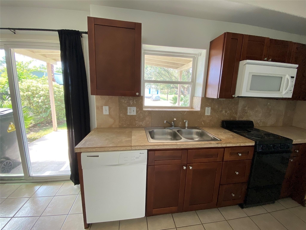 3815 Putnam Drive - Photo 6