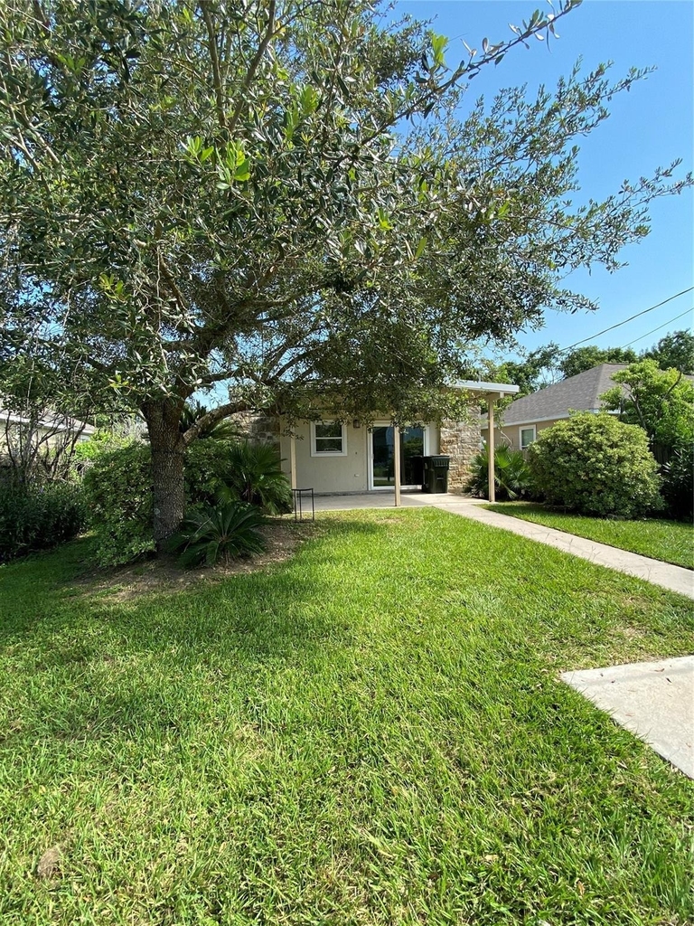 3815 Putnam Drive - Photo 1
