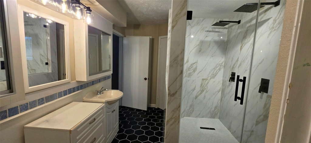 2204 Mimosa Court - Photo 14
