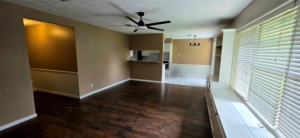 2204 Mimosa Court - Photo 3