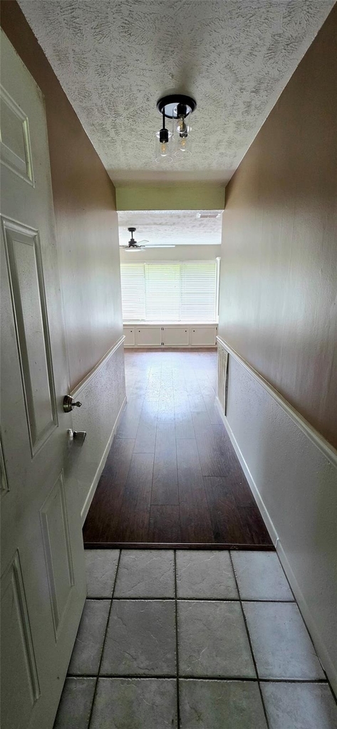 2204 Mimosa Court - Photo 2