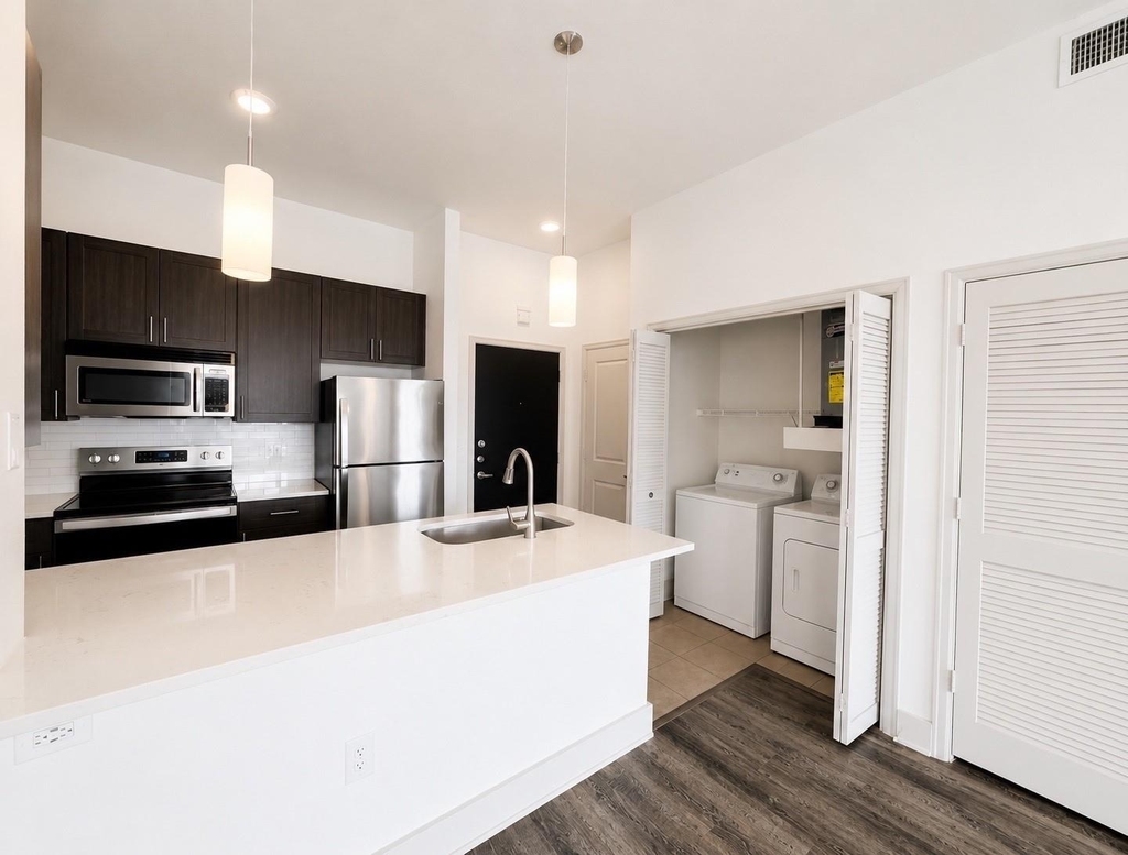 2222 Smith Street - Photo 0