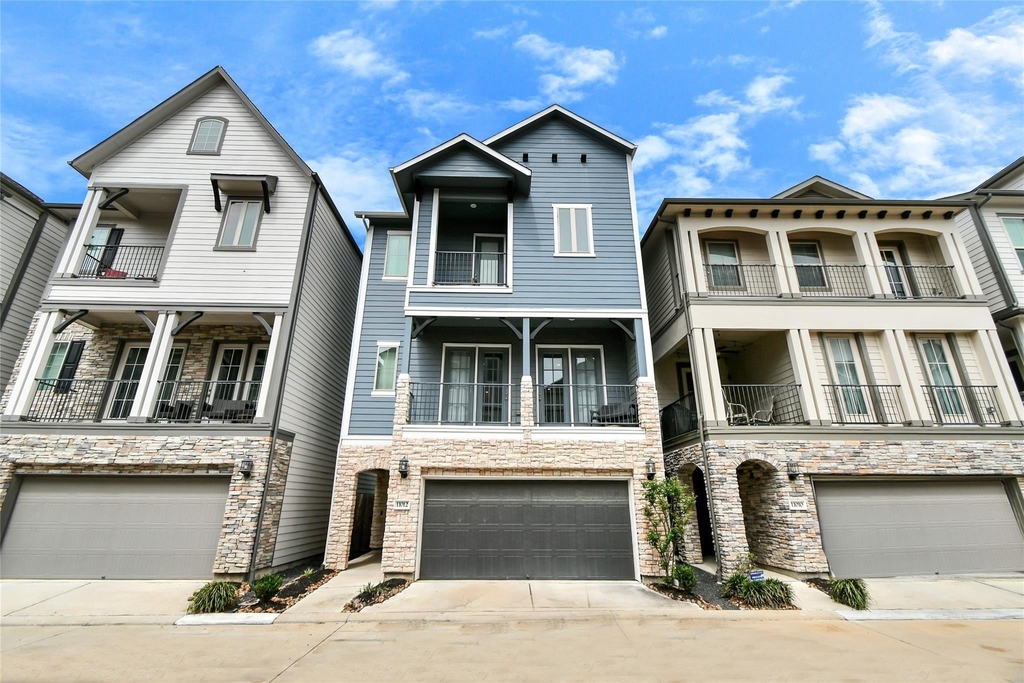 11012 Mikula Drive - Photo 1