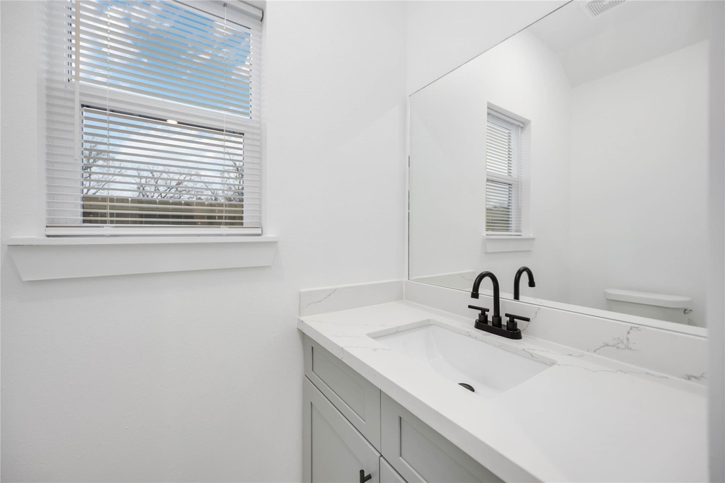 7706 Independence Street - Photo 6
