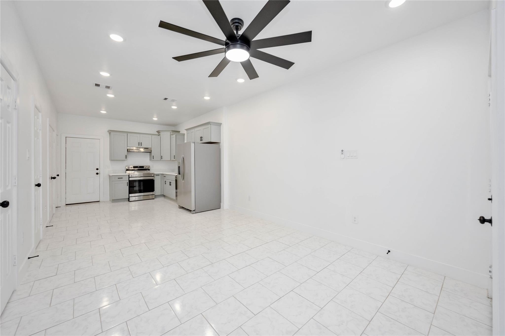 7706 Independence Street - Photo 4