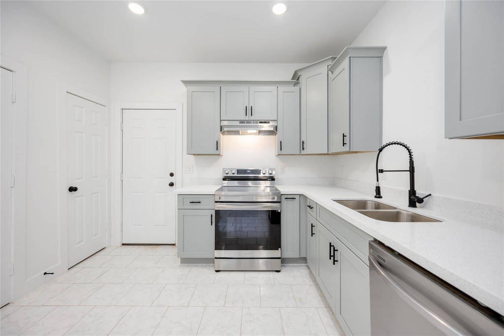 7706 Independence Street - Photo 10