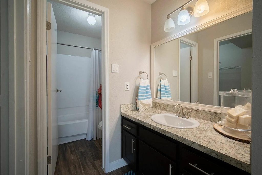 12800 Woodforest Boulevard - Photo 8
