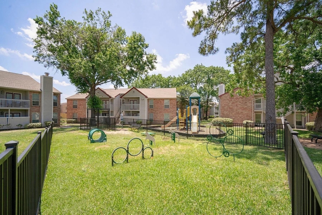 12800 Woodforest Boulevard - Photo 11