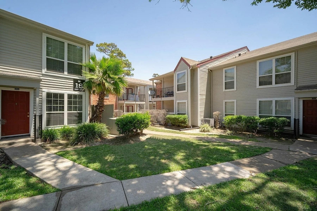 12800 Woodforest Boulevard - Photo 0