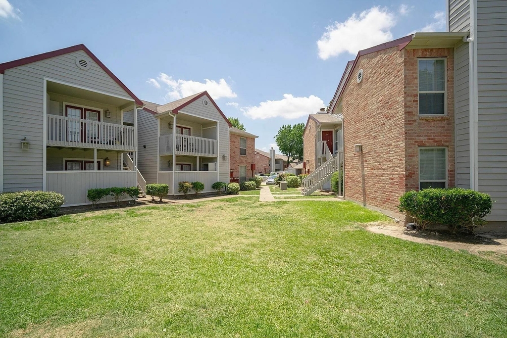 12800 Woodforest Boulevard - Photo 9
