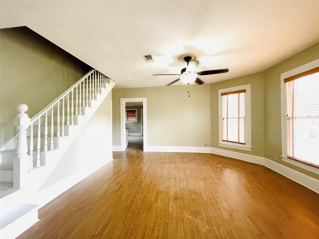 229 E Saunders Street - Photo 3