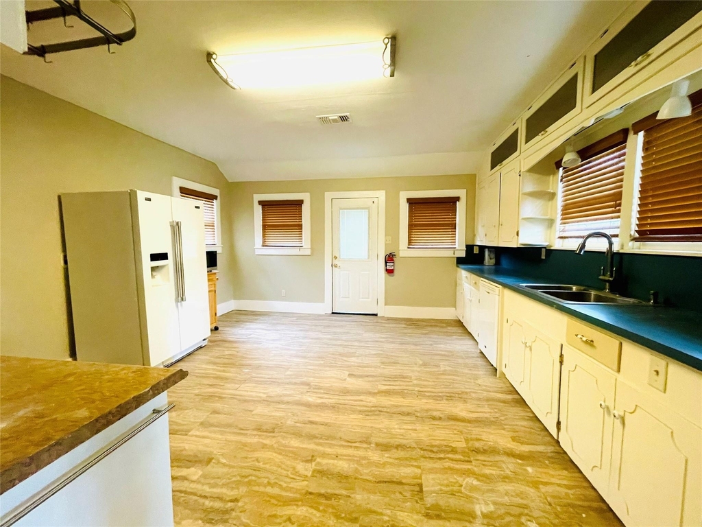 229 E Saunders Street - Photo 6