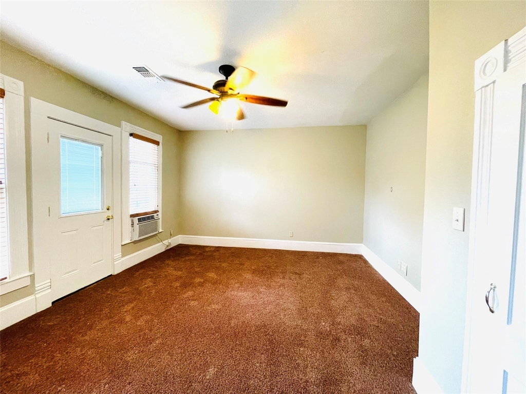 229 E Saunders Street - Photo 8