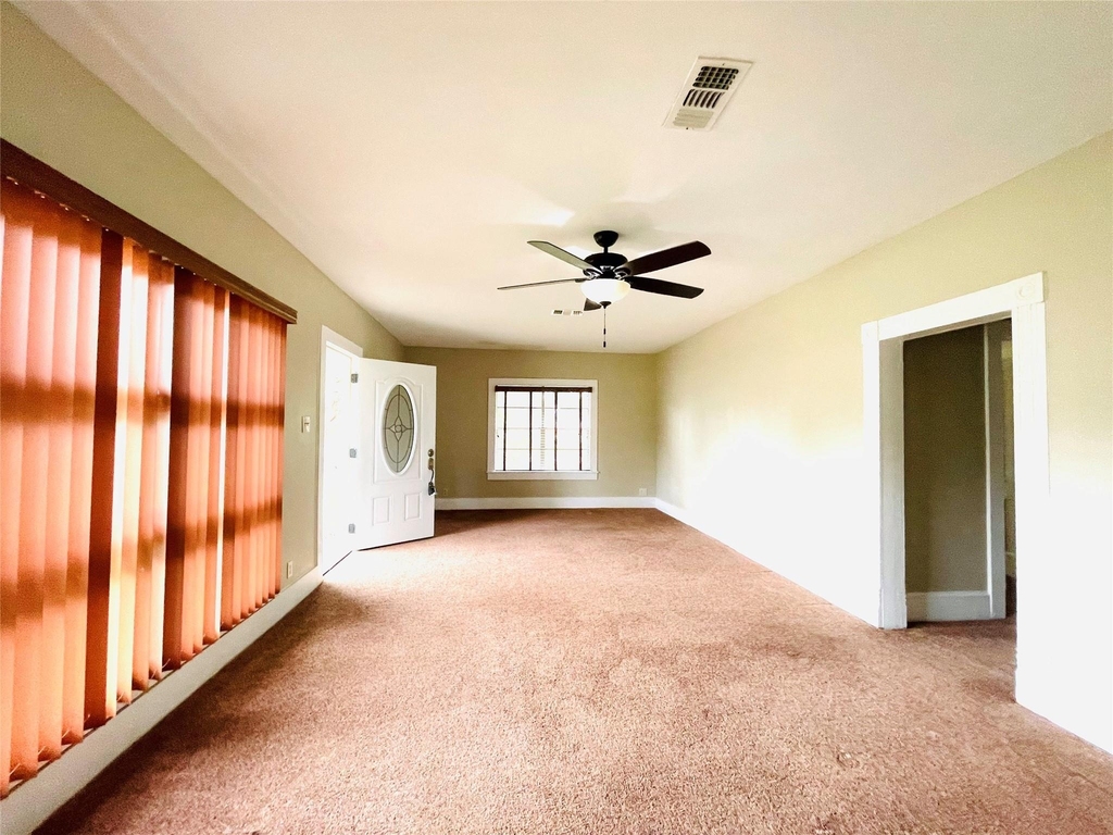 229 E Saunders Street - Photo 4