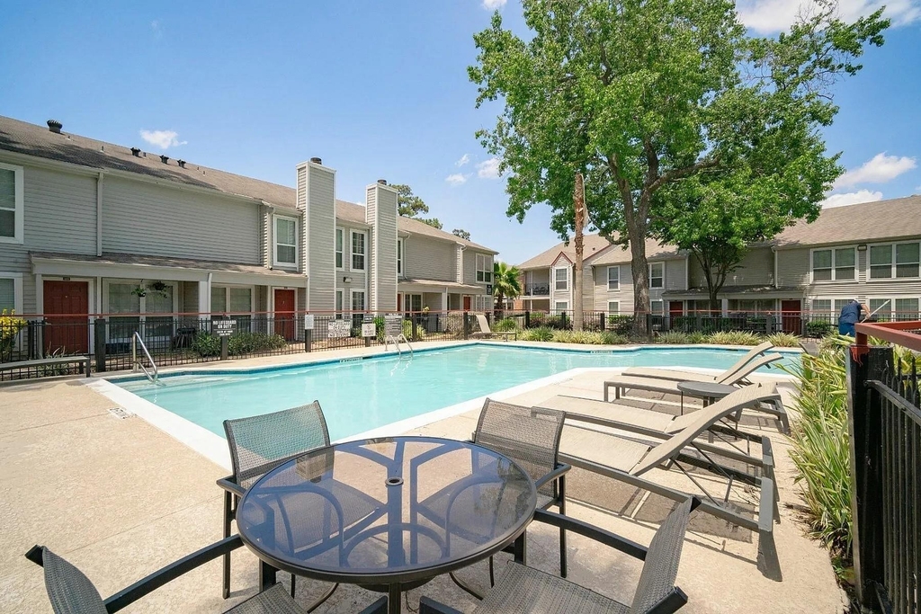 12800 Woodforest Boulevard - Photo 9