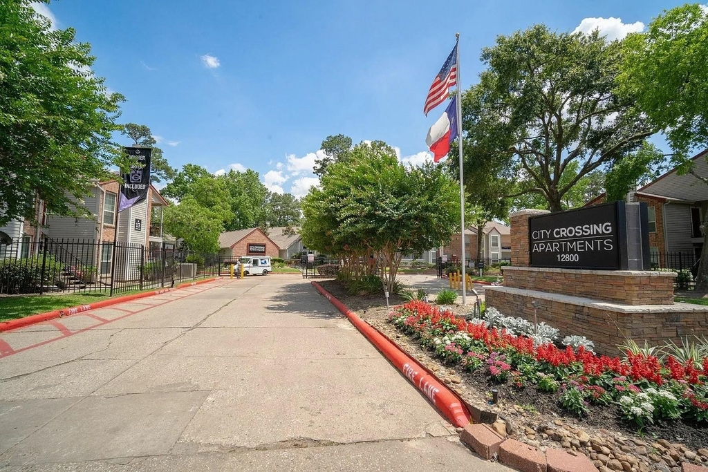 12800 Woodforest Boulevard - Photo 1