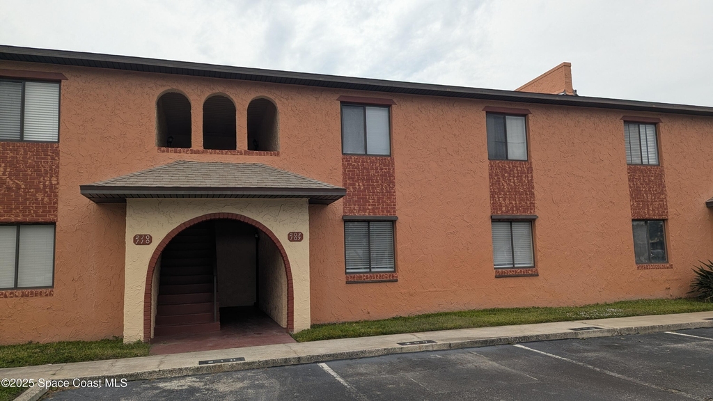 109 San Juan Circle - Photo 0