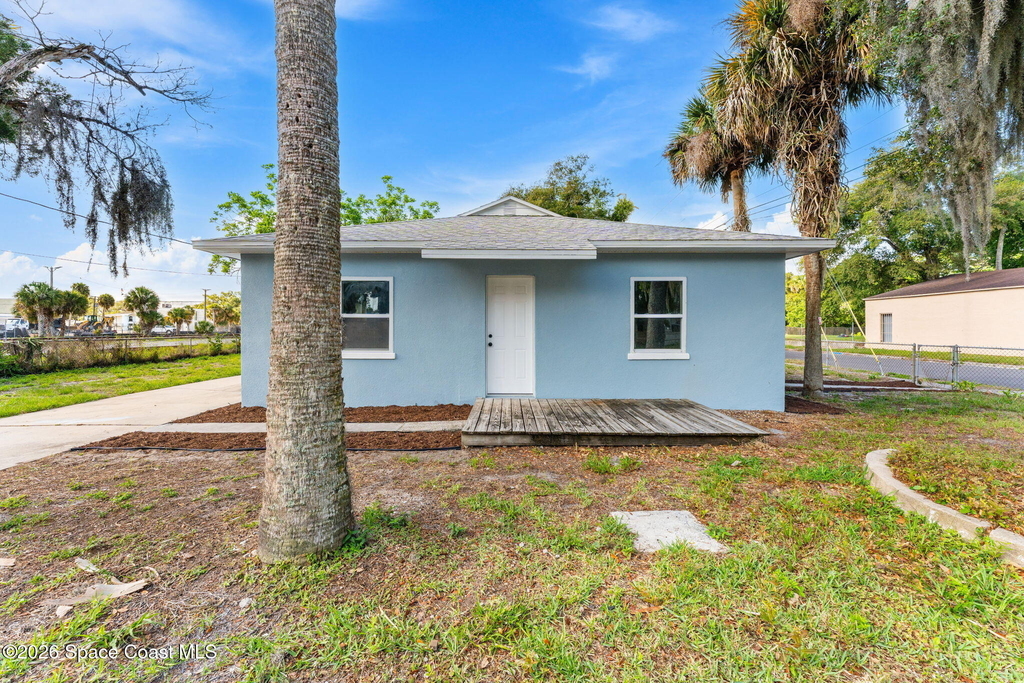 405 Dummitt Avenue - Photo 0