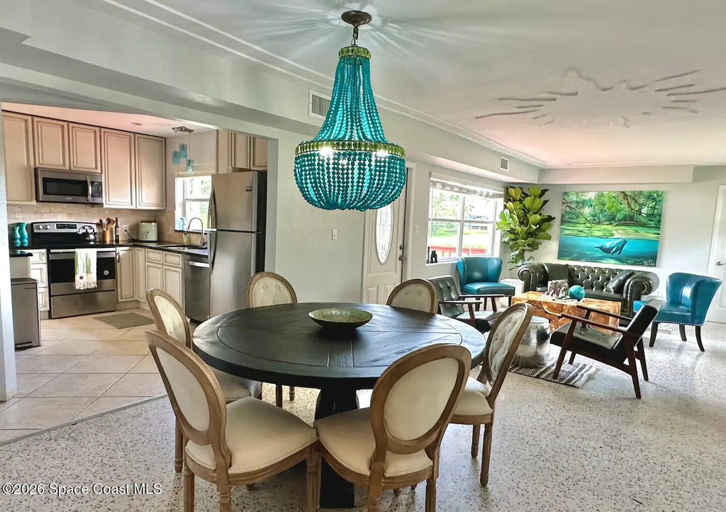 589 Hillside Court - Photo 4