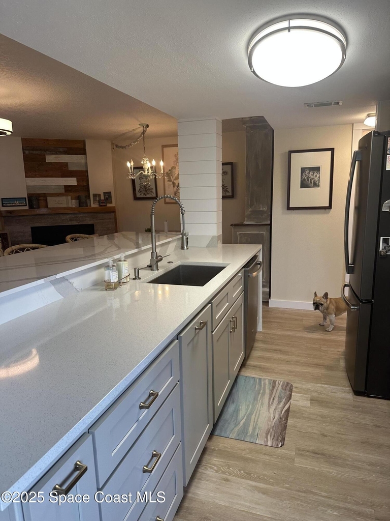401 Seaport Boulevard - Photo 3