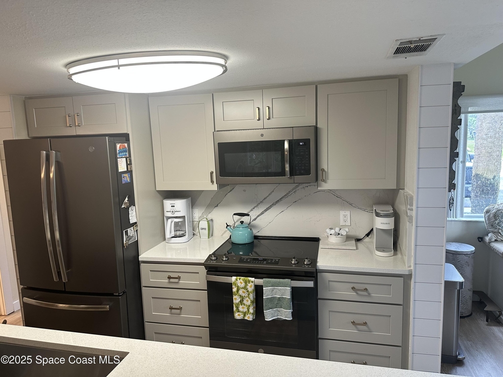 401 Seaport Boulevard - Photo 4