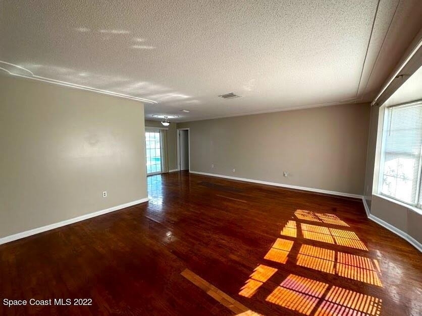 1660 Neptune Drive - Photo 2