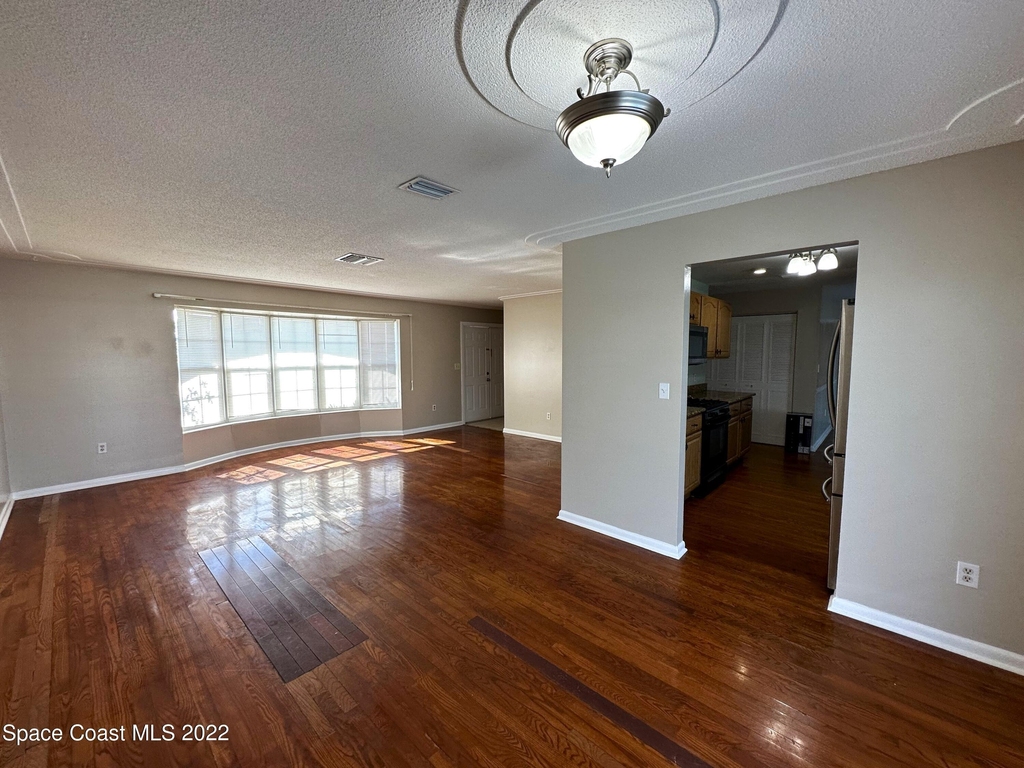 1660 Neptune Drive - Photo 3