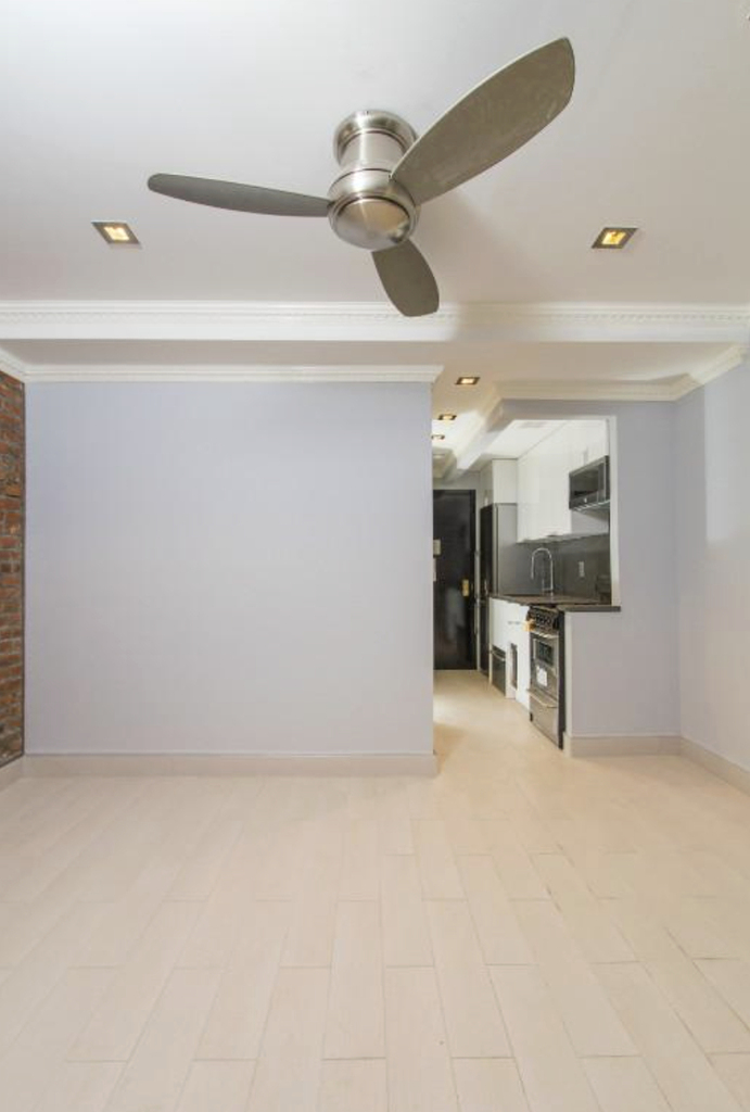 East 11th Street - Photo 3