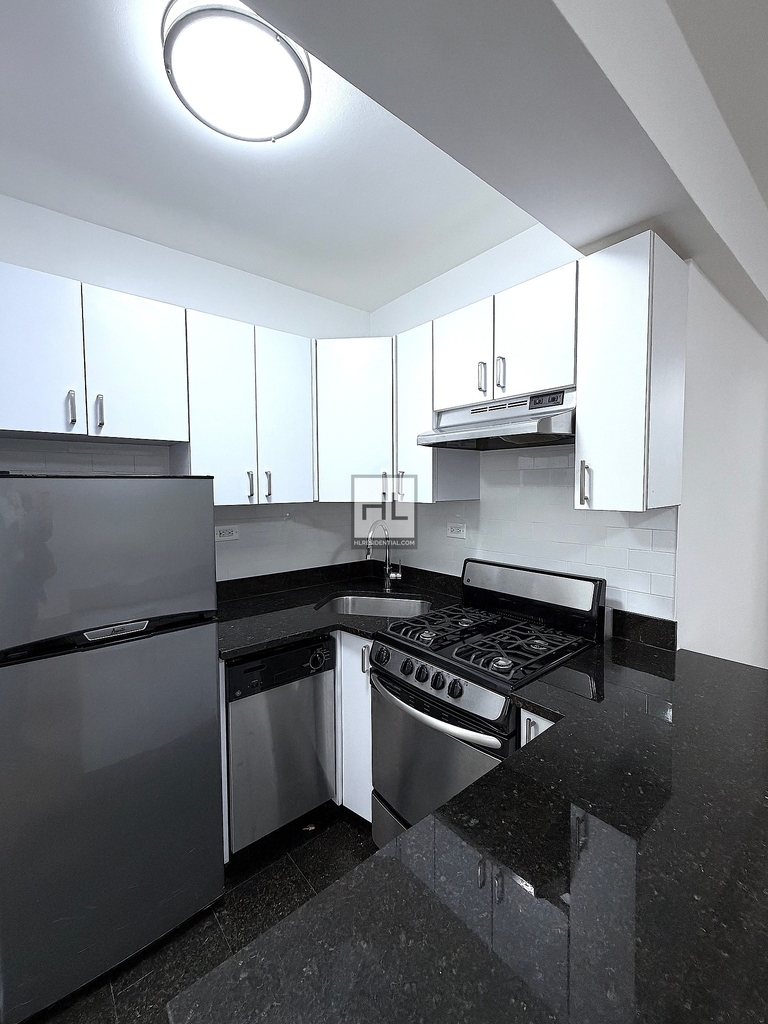 Beekman Place - Photo 1