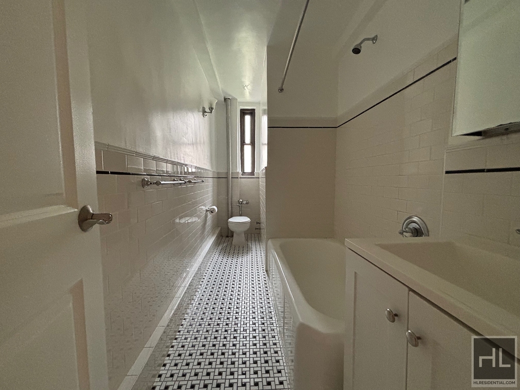 East 56 Street - Photo 4