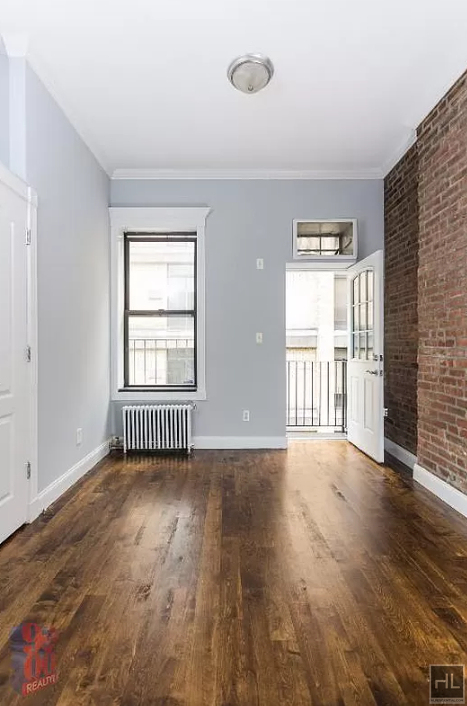 Tenth Avenue - Photo 3