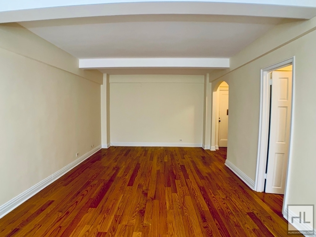 East 56 Street - Photo 0