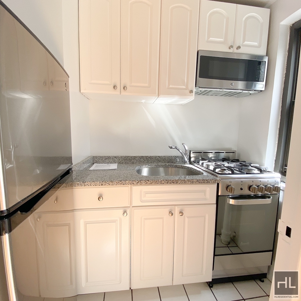 East 56 Street - Photo 3