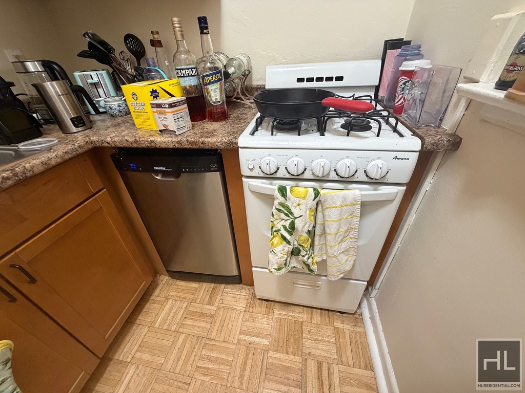 326 West 83 Street - Photo 9