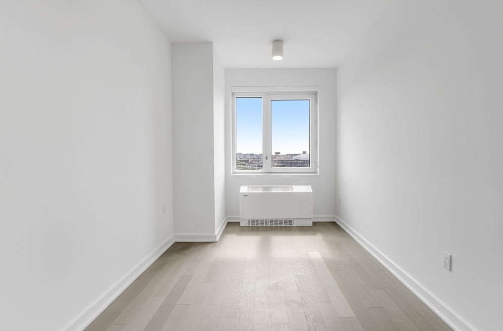 29-22 Northern Boulevard - Photo 2