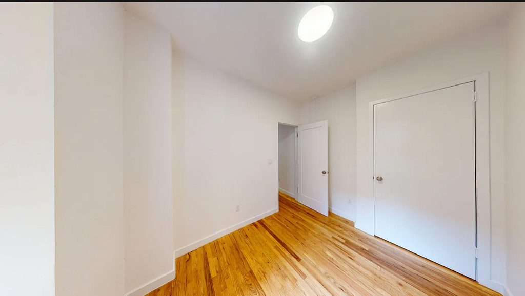 East 73rd Street - Photo 6