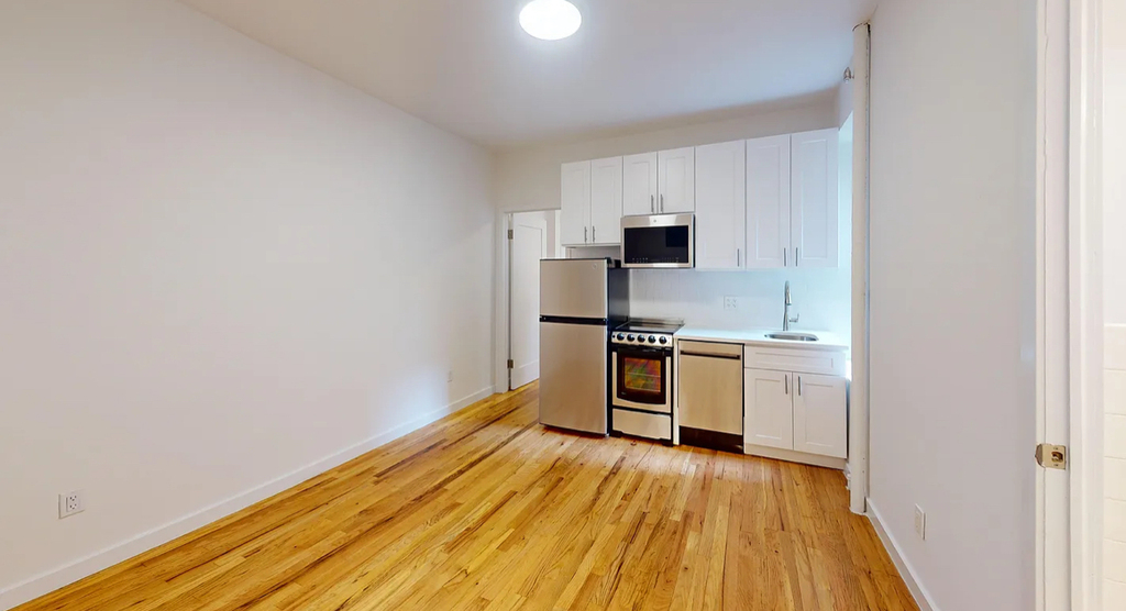 East 73rd Street - Photo 2