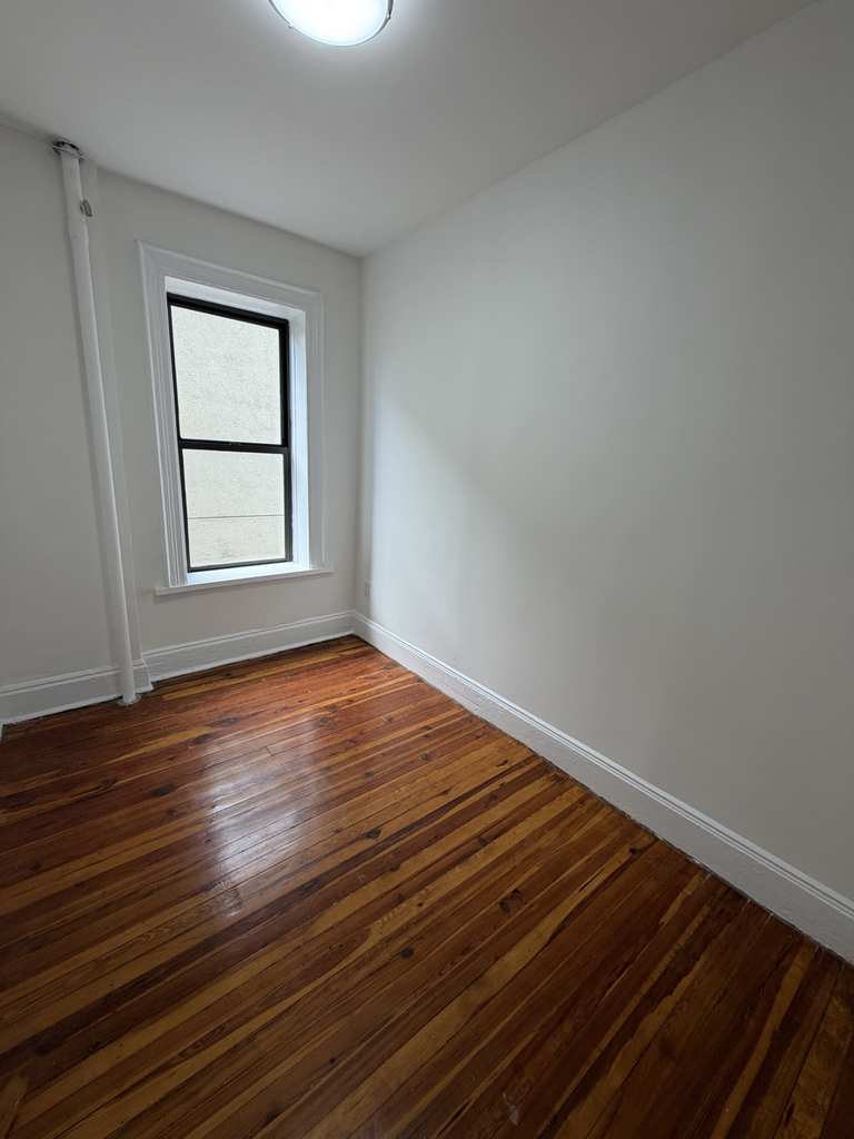 1427 York Avenue - Photo 5