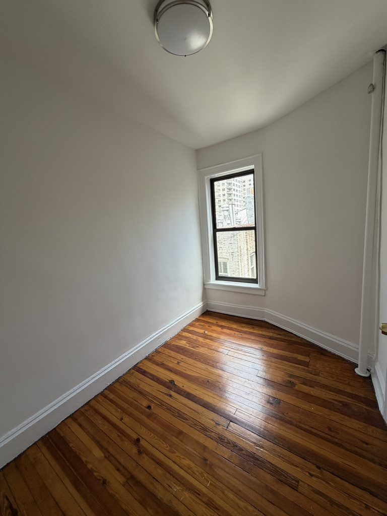 1427 York Avenue - Photo 4