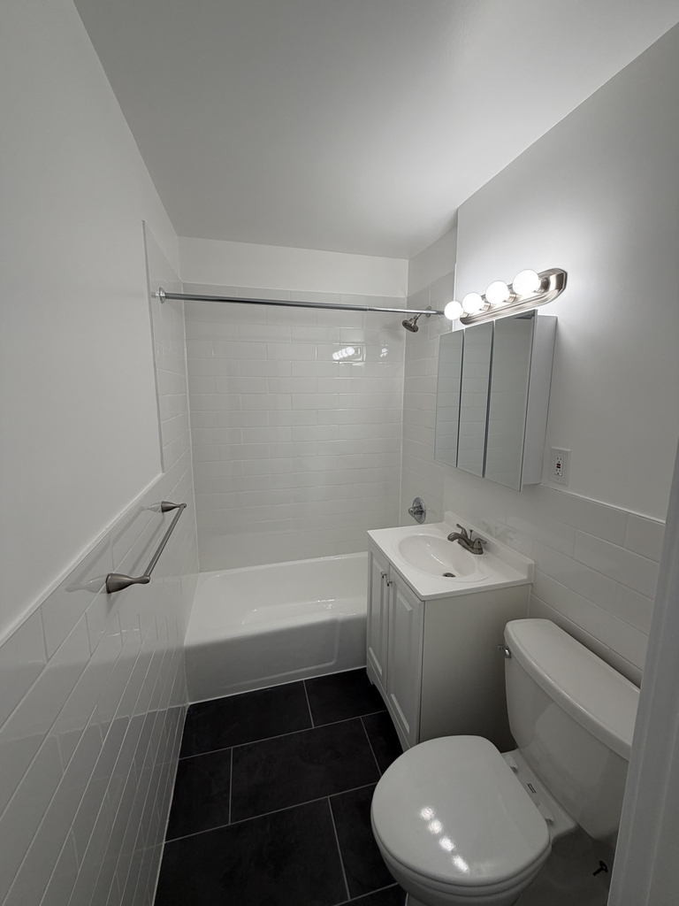 235 West 22nd Street - Photo 5