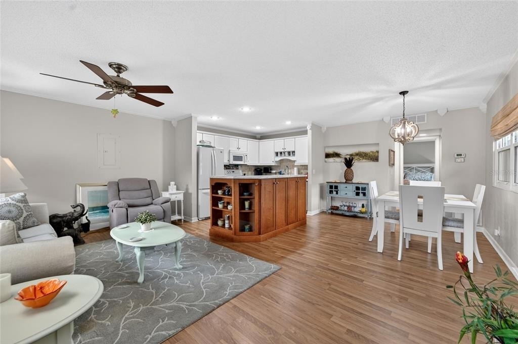 301 Kings Boulevard - Photo 3