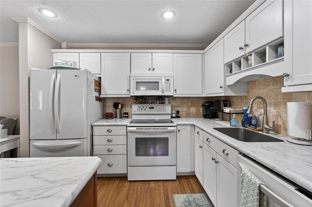 301 Kings Boulevard - Photo 8