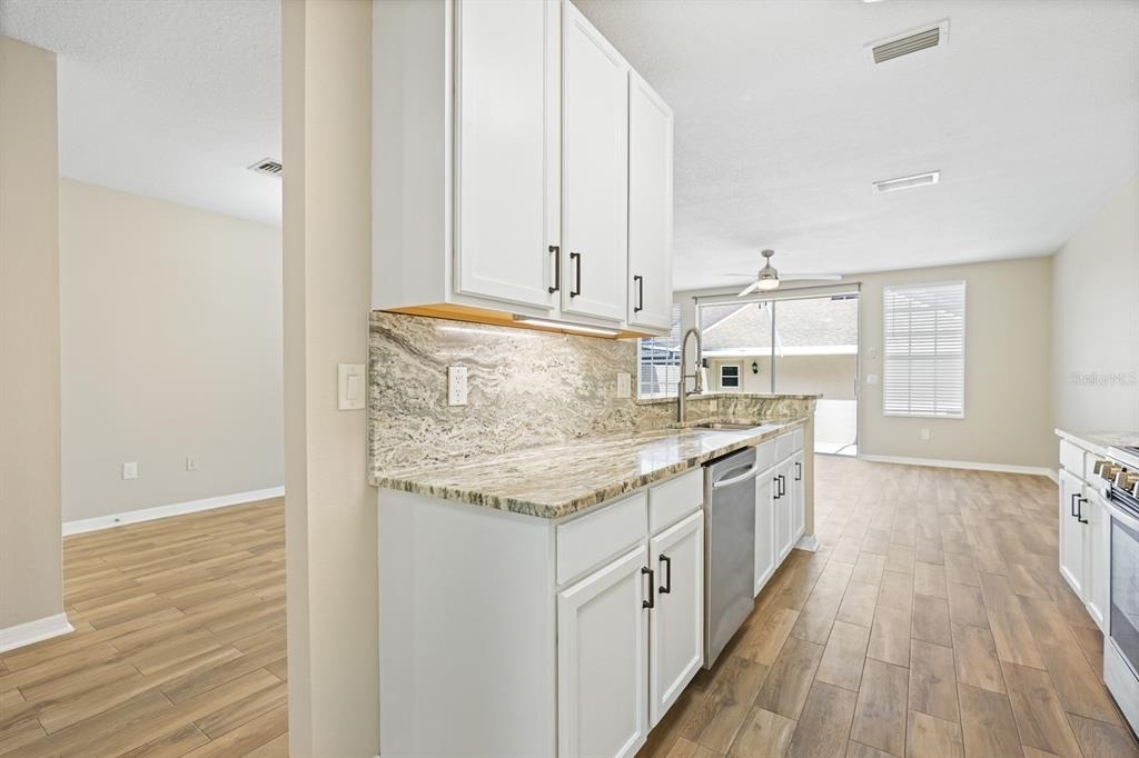6123 Fishhawk Crossing Boulevard - Photo 11